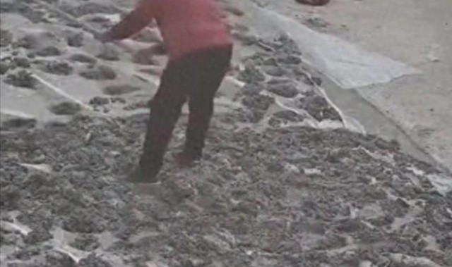 亚洲足球-80岁老太毁水泥地后续：损失超5000元，子女连夜返回，原因太离谱