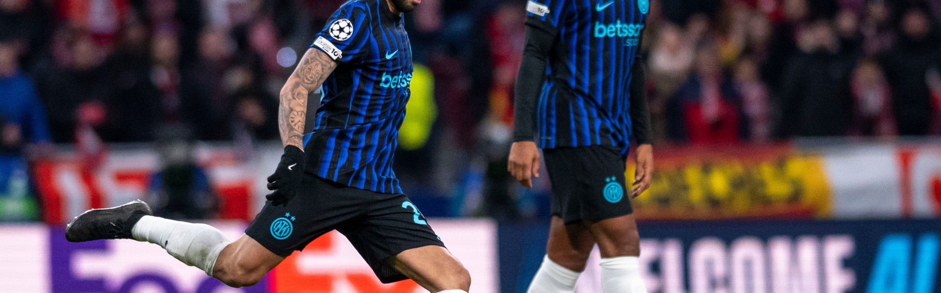 亚冠-记者：巴雷拉肌肉疲劳未随队出征多特，邓弗里斯和恰20也无法出战